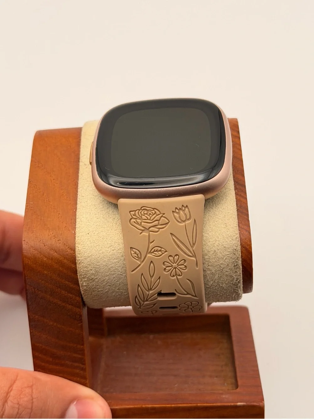 Fitbit Versa 4, Tested, Very Good, Rose Gold, Charger Included, Smartwatch